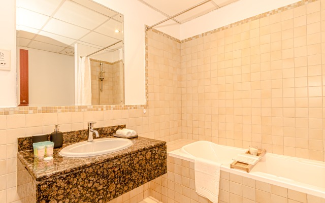 Gma Rimal 4br Sea View Apartments