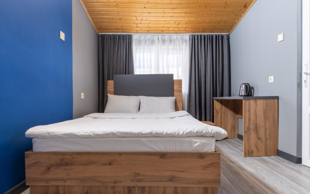 Maksim Park-Loo Hotel