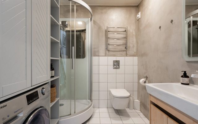 S Mansardoy I Balkonom Na Voznesenskom Prospekte Apartments