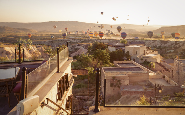Cappadocia Fairy Chimneys Selfie Cave Hotel