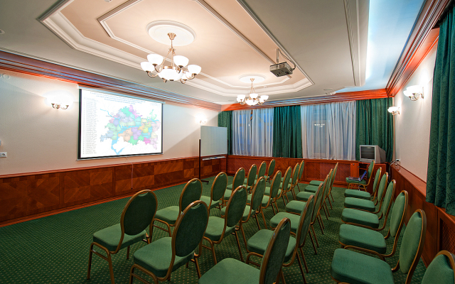 Neftyanik Na Tolstogo Business Hotel