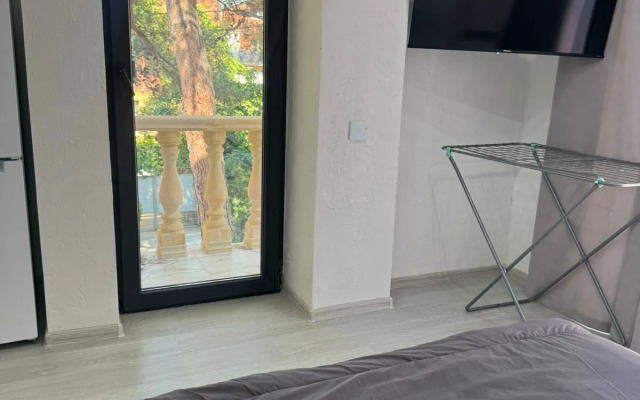 Апартаменты на Светлой 18 (302)