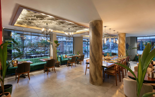 Azuu Hotel