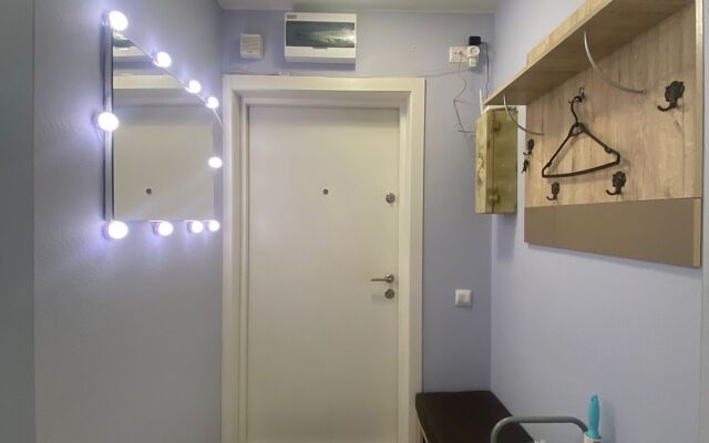 u metro 3h komnatnye Semeynye Apartments