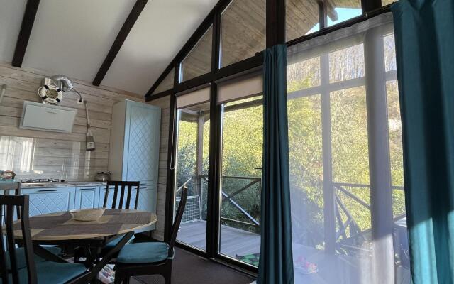 ShaleSoVa Chalet