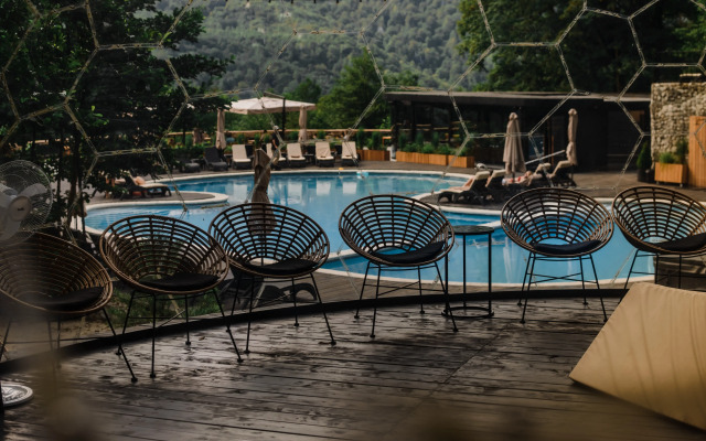 Eko-otel' Pine River Krasnaia Poliana Glemping