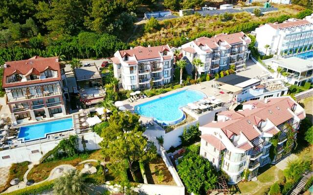 Golden Life Heights Deluxe Suite Hotel