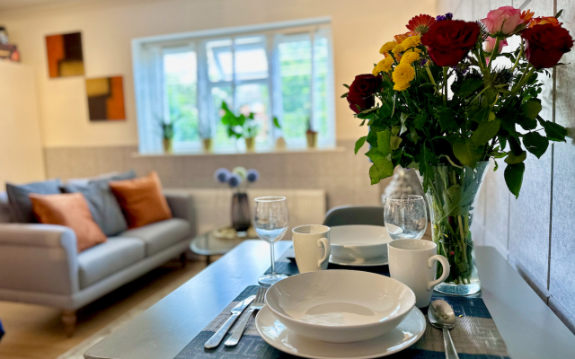 Damos Living - Superb Business En-Suite Studio Apartments