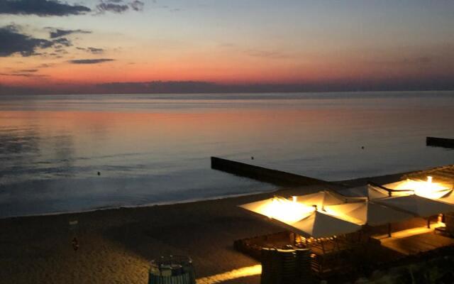 Gostevoy Dom s Dizaynerskim Remontom Guest House