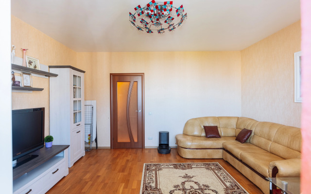 Prostornaya I Uyutnaya Dvukhkomnatnaya Flat