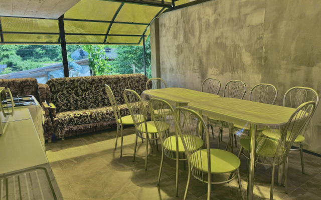 Uyut Guest House