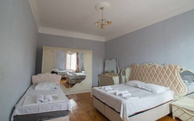 Rezo's Ranch Guest House
