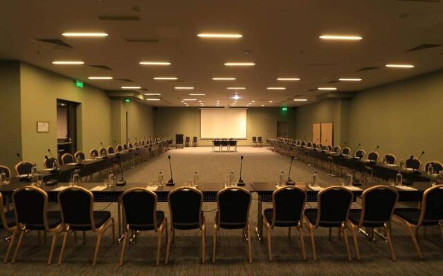 Pine Astoria Hotel (by travel agency)