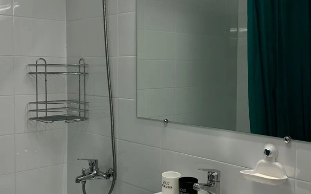 S Vidom Na Gorod, Naberezhnaya Nevy Flat
