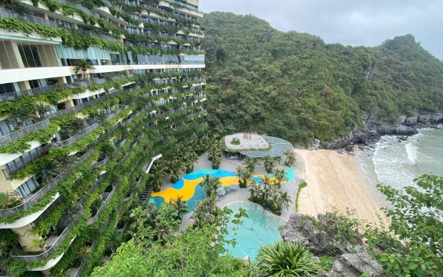 Flamingo Premium Cat Ba Beach Resort Hotel
