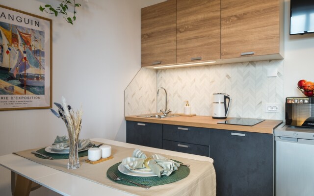 Апартаменты "Амели на Неве"