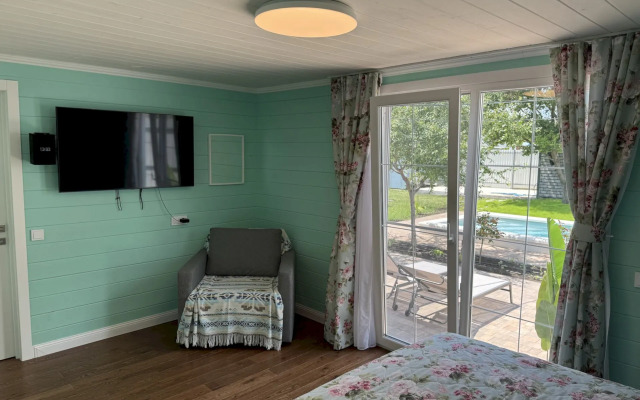 Частный Дом 550 с Тёплым бассейном Сауна Мангал Голубая Бухта