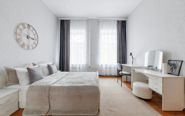 Апартаменты 3 спальни на Мойке