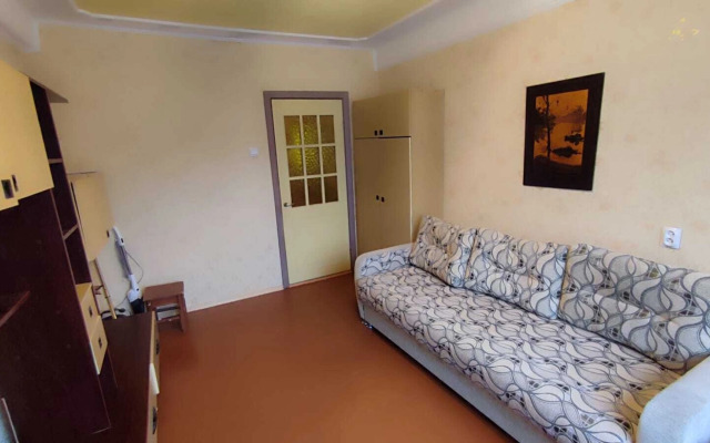 Na Prospekte Khudozhnikov 7k2 Flat