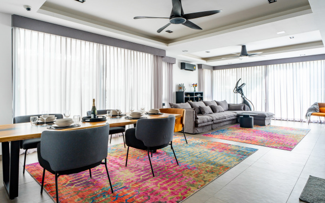 Laguna Park 4BR with Pool by NLA Villa