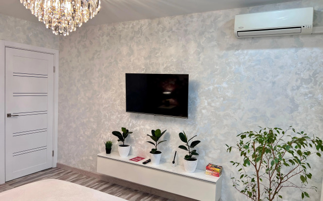 U Metro Chkalovskaya Yekaterinburg Chapaeva 72a Flat