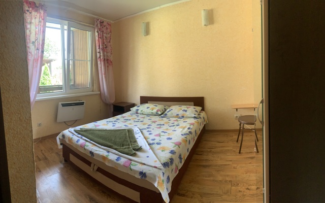 7 Palm Apartments