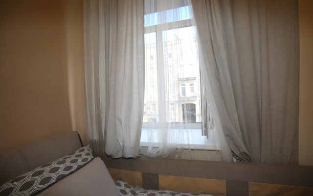 Apartamenty Svetlaya Studiya U Metro Vladimirskaya