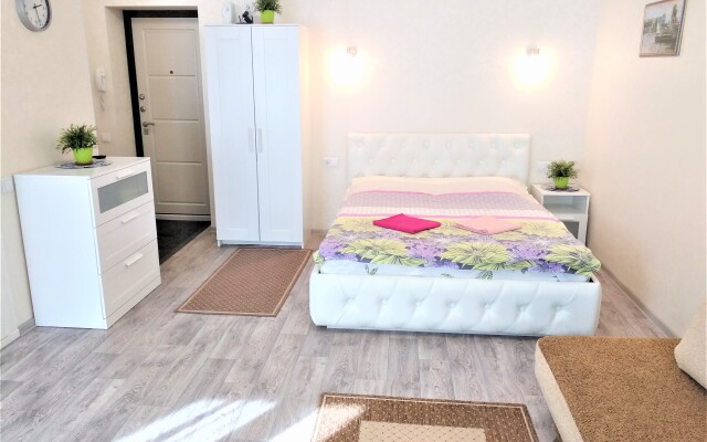 Апартаменты возле площади 1905 года