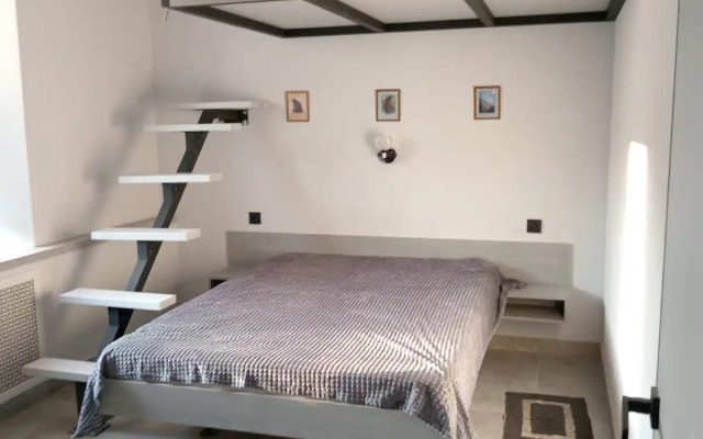 Oktyabryskiy Prospekt 96-1 Apartments
