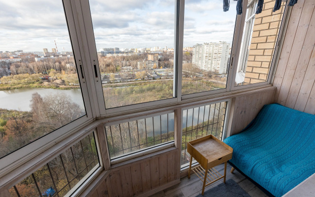 Dizaynerskaya Studiya Na Beregu Reki Flat