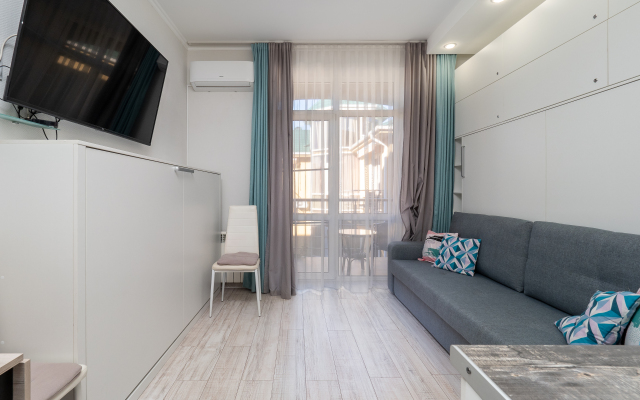 U Morya S Basseinom v ZhK Solnechnyij apt36 Apartment