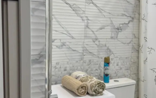 Uyutnaya Kvartira s Prekrasnym Vidom na Gory Flat