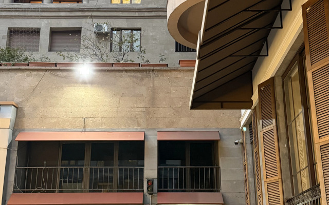 Апартаменты с 2 спальнями рядом с площадью от Sweet Home