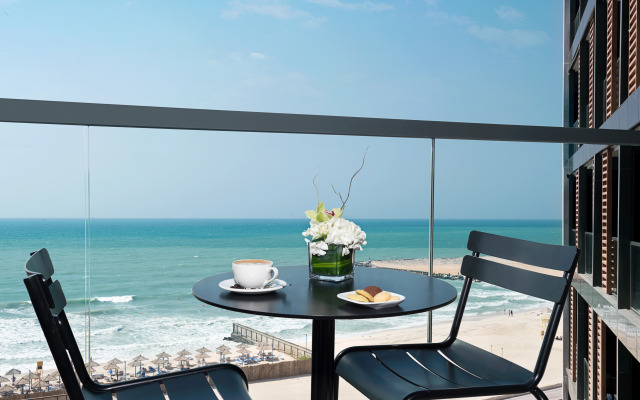 Wyndham Garden Ajman Corniche hotel