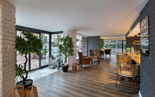 Azuu Hotel