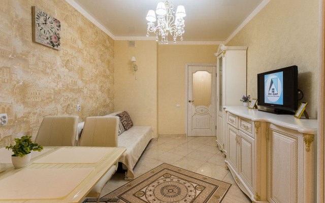 Yevro 3kh Komnatnye Apartamenty S Vidom Na Park Galitskogo Apartments
