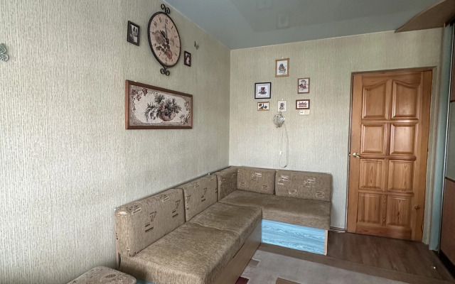 Na Kizhevatova 3-Bedroom Flat