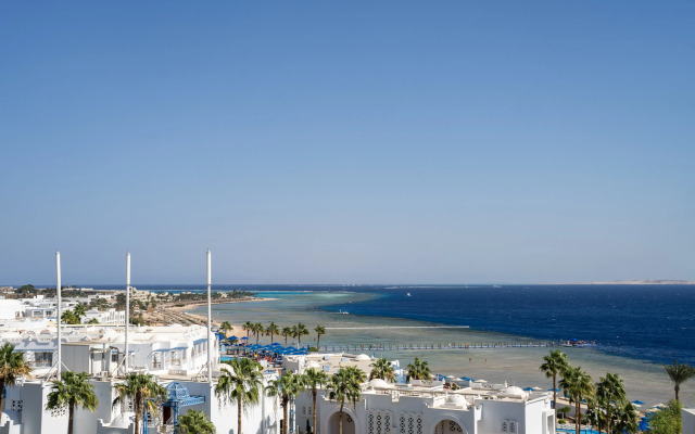 Sunrise Remal Beach Resort