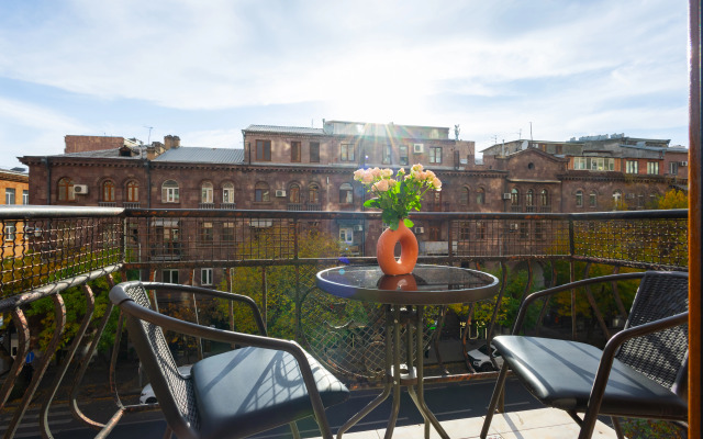 2-K, Ulitsa Amiryana, Am104 Flat