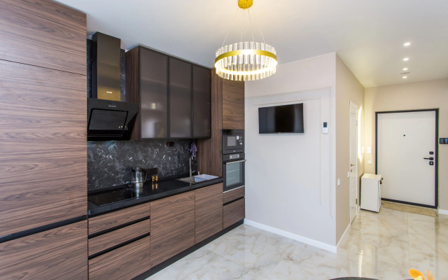 Shikarnaya Ryadom S Morem Flat