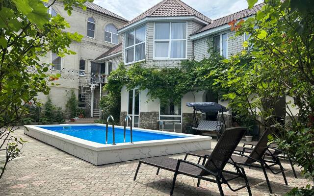 Come Inn na Klenovoy Guest House