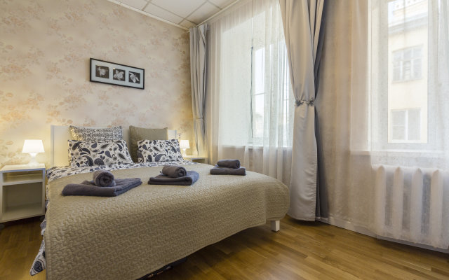 Uyutnyie Prostornyie Apartamentyi U Mladyi I Aleksandra