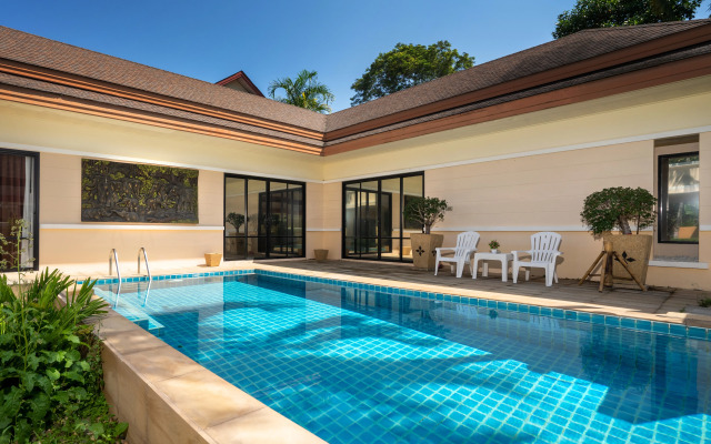 Pool Villa with Parking, WiFi Villa