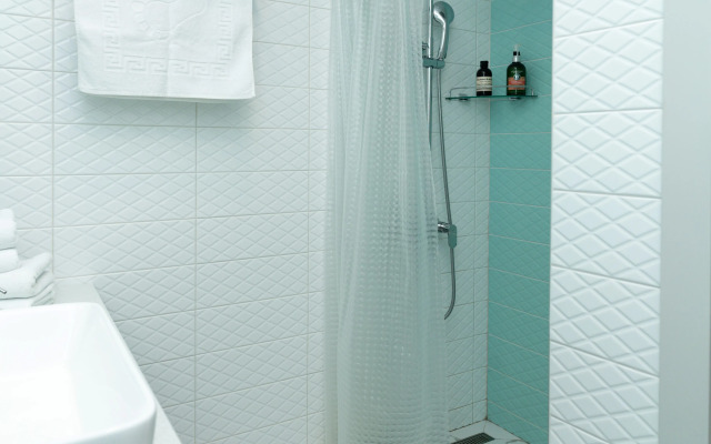 Апартаменты-студия 30 кв.м. с двуспальным диваном и панорамными окнами, 2 этаж