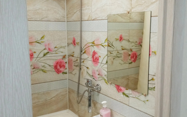 2-H Komn. Molodogvardejtsev 26 Flat