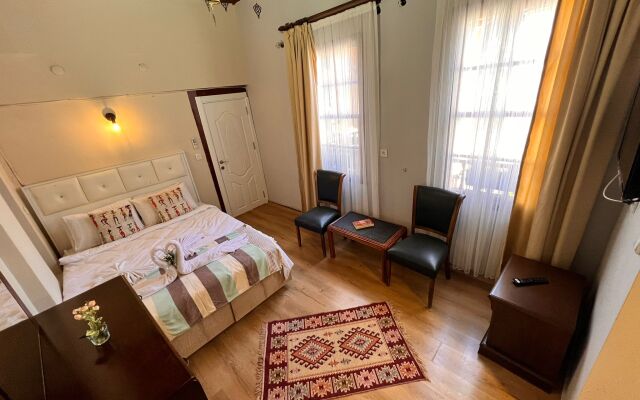 Tarihi Sari Konak Hotel