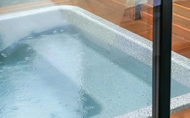 Private House na Beregu Reki s Avtorskim Dizaynom