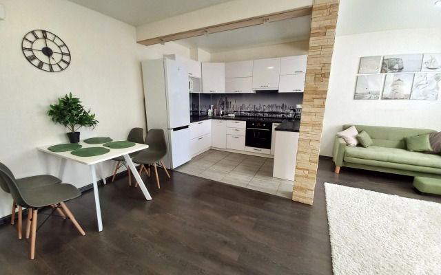 V Serdtse Vostochnogo Rayona Flat