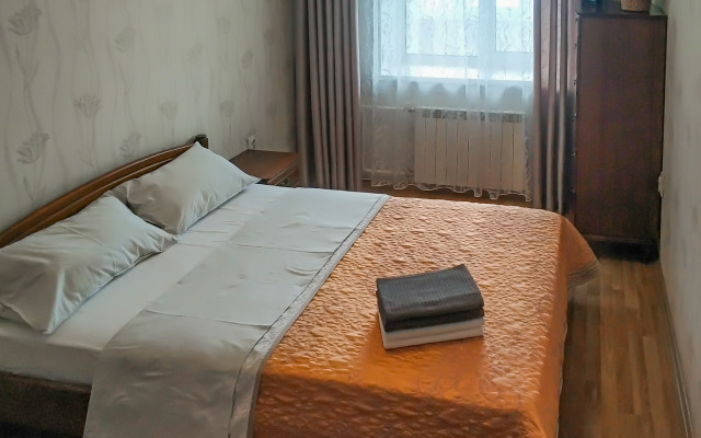 2-Kh Komnatnaya  V Tikhom Tsentre  Flat