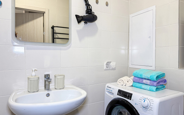 Uyutnaya Solnechnaya Yevrodvushka Vblizi Morya Flat